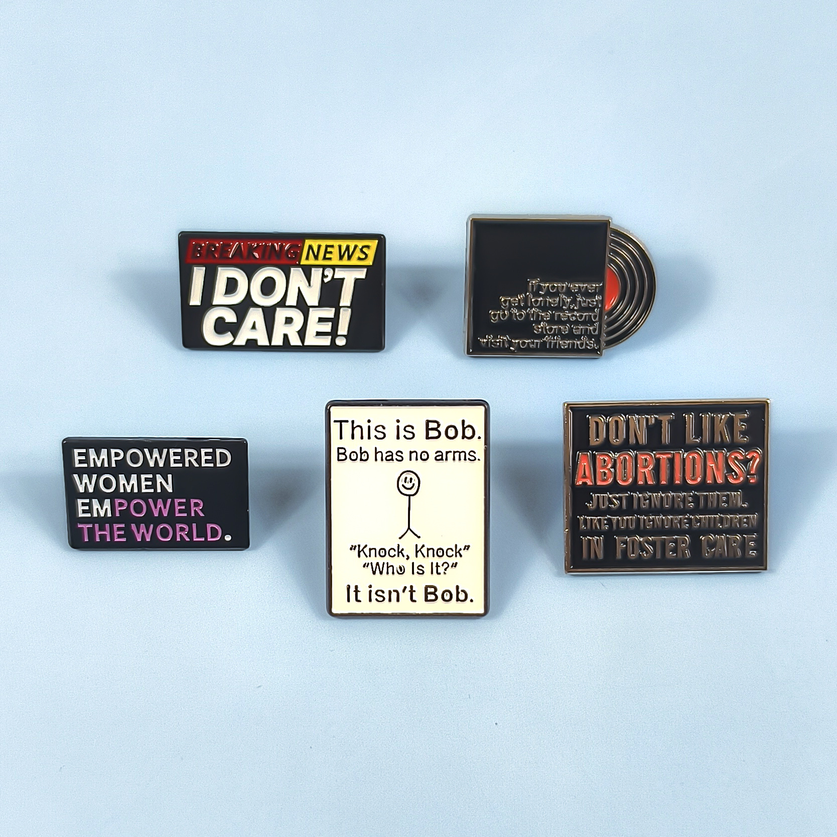 Broche geométrico de letras inglesas transfronterizas, ropa de moda personalizada, decoración de mochilas, accesorios, insignias de metal