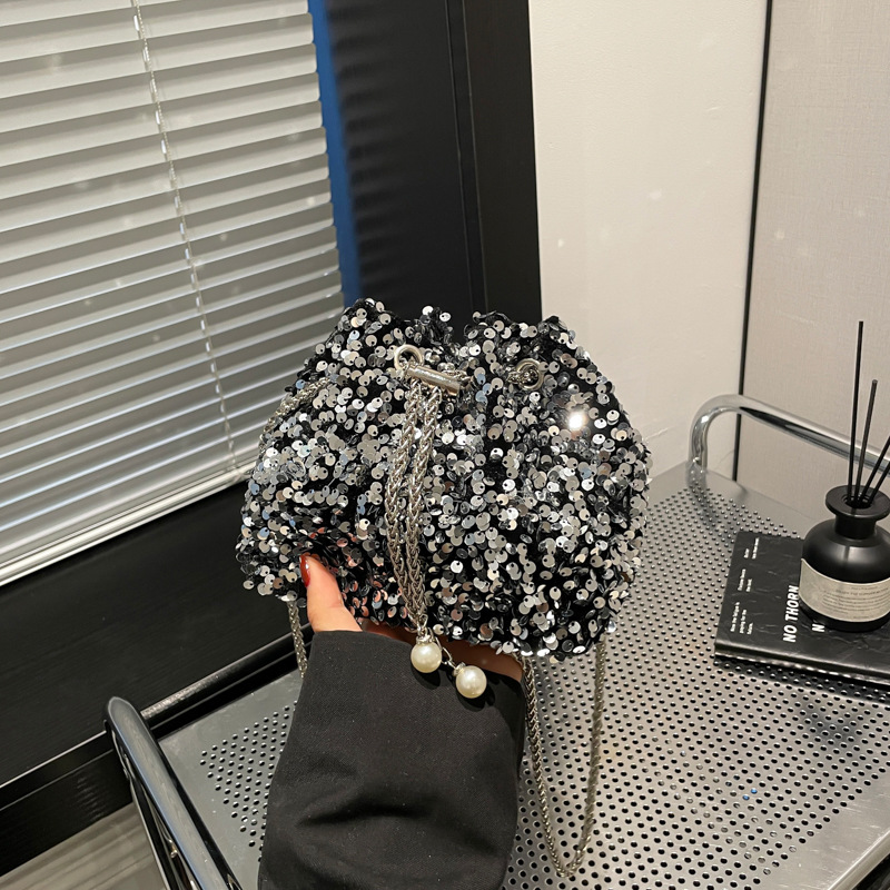 Bolsas de moda personales de sequillas de mujer primavera 2025 nuevo estilo coreano bolsas de cubo bolsas de hombro de estilo extranjero bolsas de cena de moda