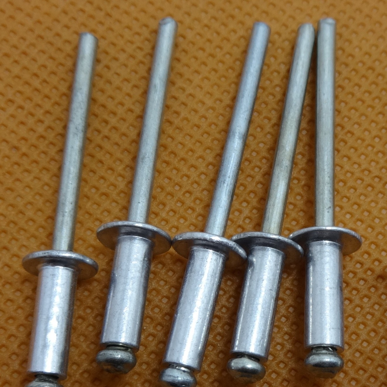 镀锌拉铆钉 型号规格4X8  4X10  4X12  4X16 材质 铝合金   铁
