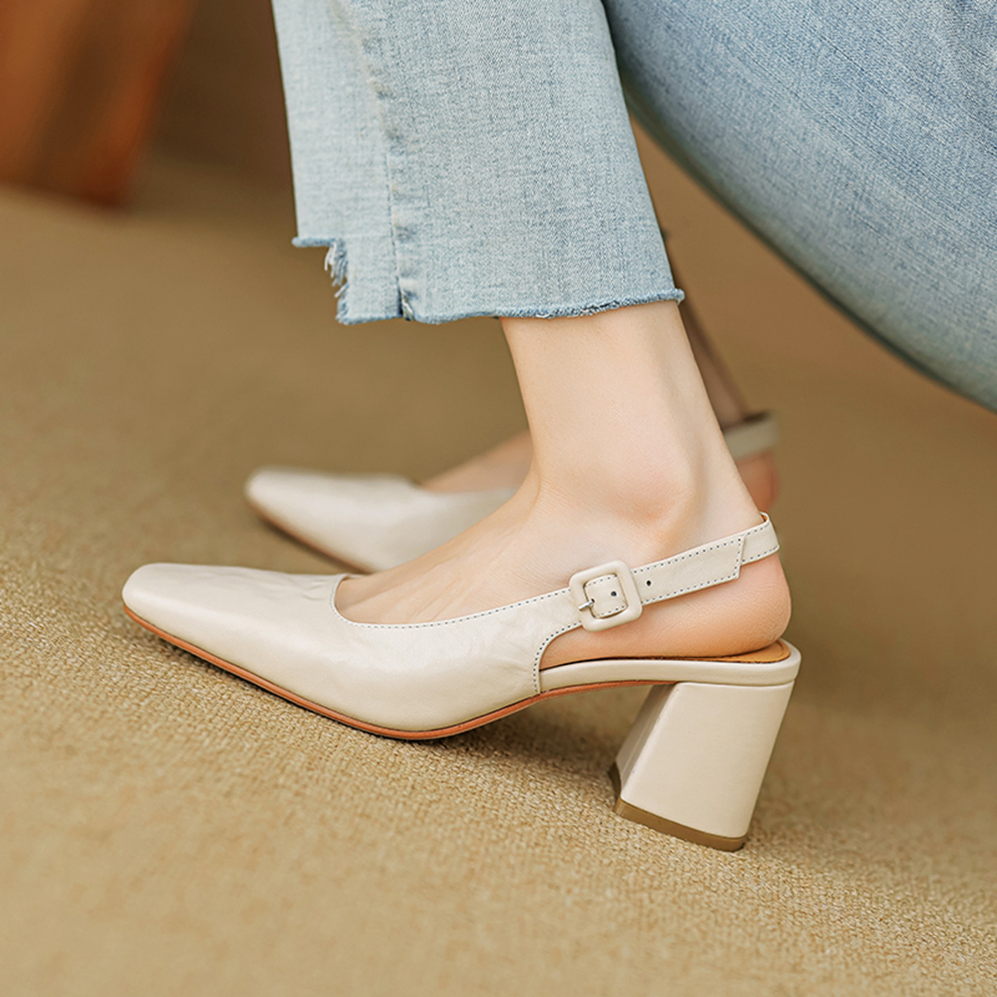 Sandal cao gót nữ mũi nhọn quai khóa, gót thô 9 cm phong cách Hàn Quốc — màu nâu