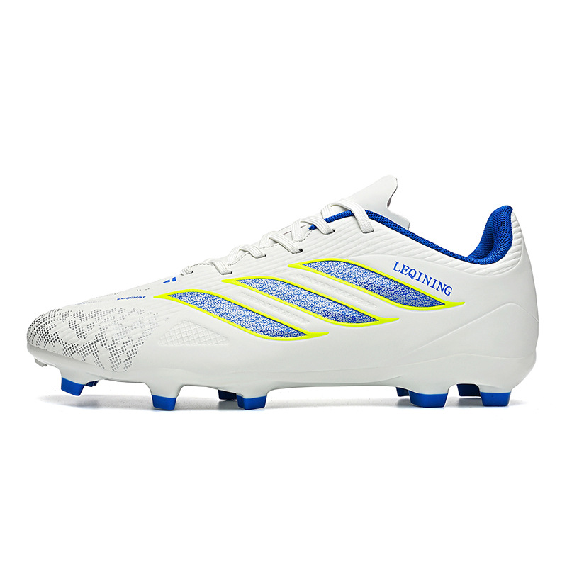 2025 nuevos zapatos de fútbol de moda antideslizante y cómodo zapatos de entrenamiento de césped para hombres y mujeres fabricantes de zapatos deportivos transfronterizos