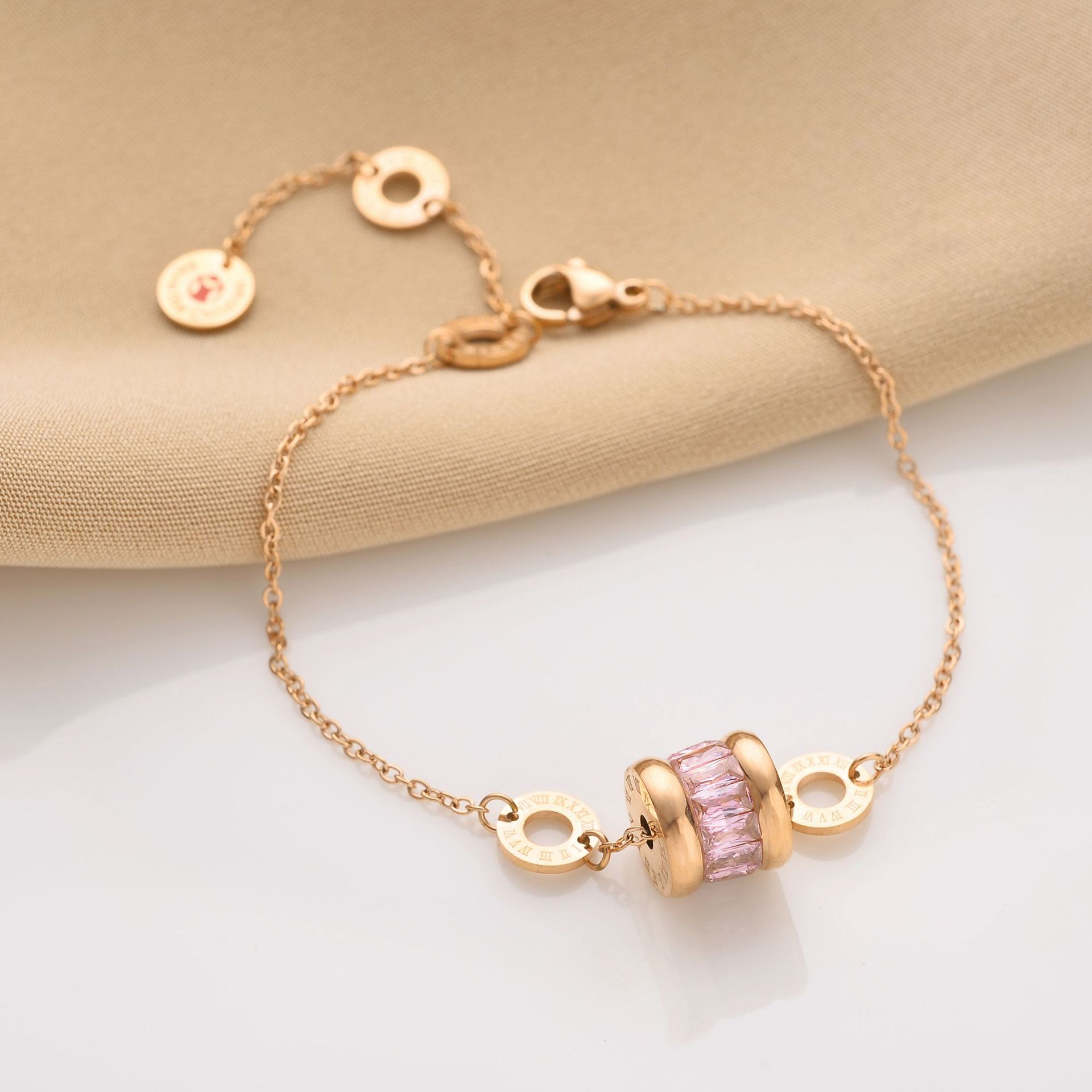 Ventas transfronterizas calientes nuevas pulseras de acero de titanio personalidad femenina de alto nivel diseño ligero de lujo moda temperamento versátil joyería de acero de titanio image 16