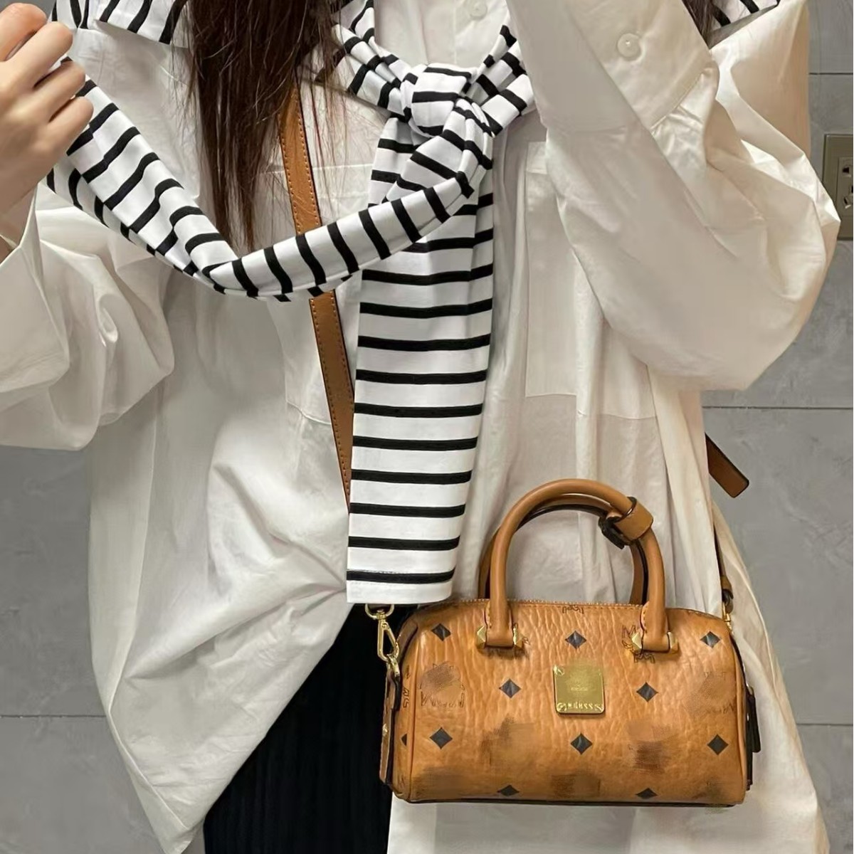 MC新款迷你波士顿枕头包手提单肩斜挎包托特包女包百搭简约包包