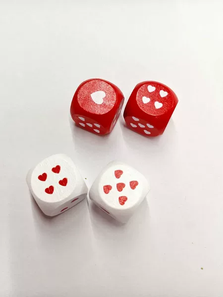 Cross-Border 25mm Wooden Rounded Corner Dice, Heart-Shaped Numbered Dice, Valentine's Day Decoration, Couple's Date Game Props