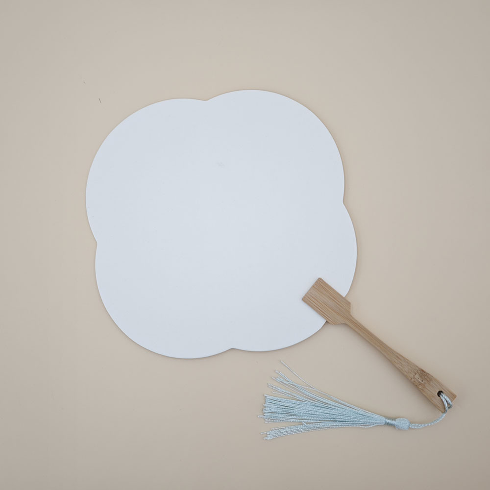 중간(공백) 네 꽃잎 M103