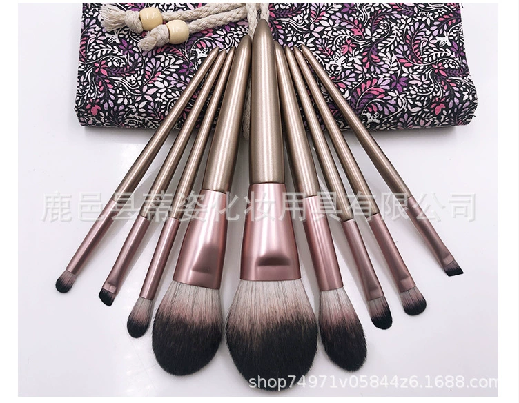 Handheld brush, face blush, highlighter for contouring, 9 pieces