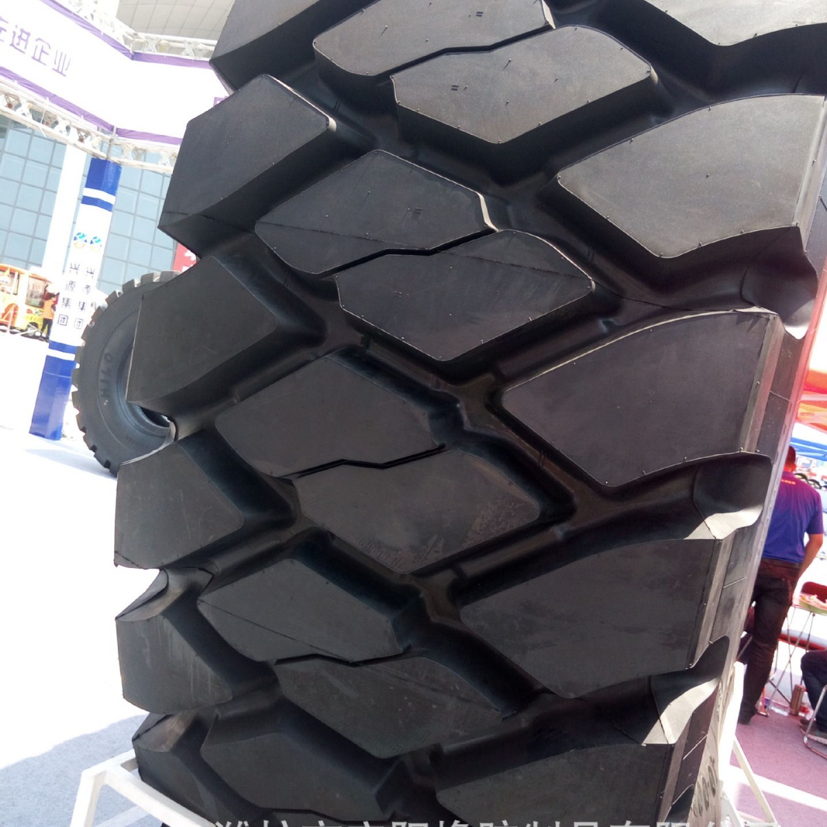 矿山自卸车轮胎 40.00R57 工程钢丝轮胎