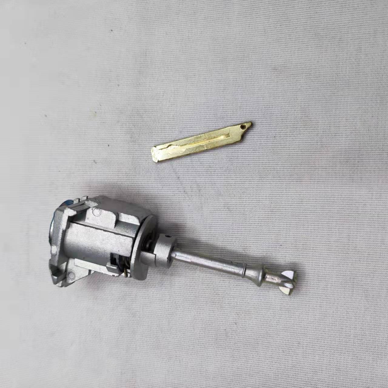 Adecuado para Toyota cerradura cilindro 15 Camry cerradura cilindro cerradura del coche cilindro gran cantidad conghou