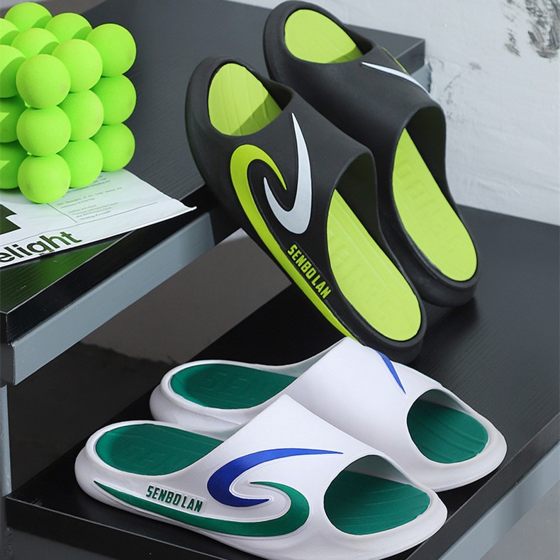 슈퍼 핫 슬리퍼 남성 2024 새로운 패션 홈 야외 착용 두꺼운 바닥 미끄럼 방지 슬리퍼 욕실 목욕 슬리퍼