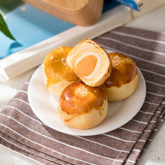 Egg Yolk Cream Pastry Gift Box Wholesale Mixed Flavor Snow Mousse Salt Egg Breakfast Chinese pastry snack Festival Gift