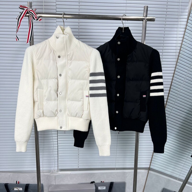 Factory direct sales of high-quality autumn and winter college-style four-stripe long-sleeved women's warm down jackets with rabbit fur
