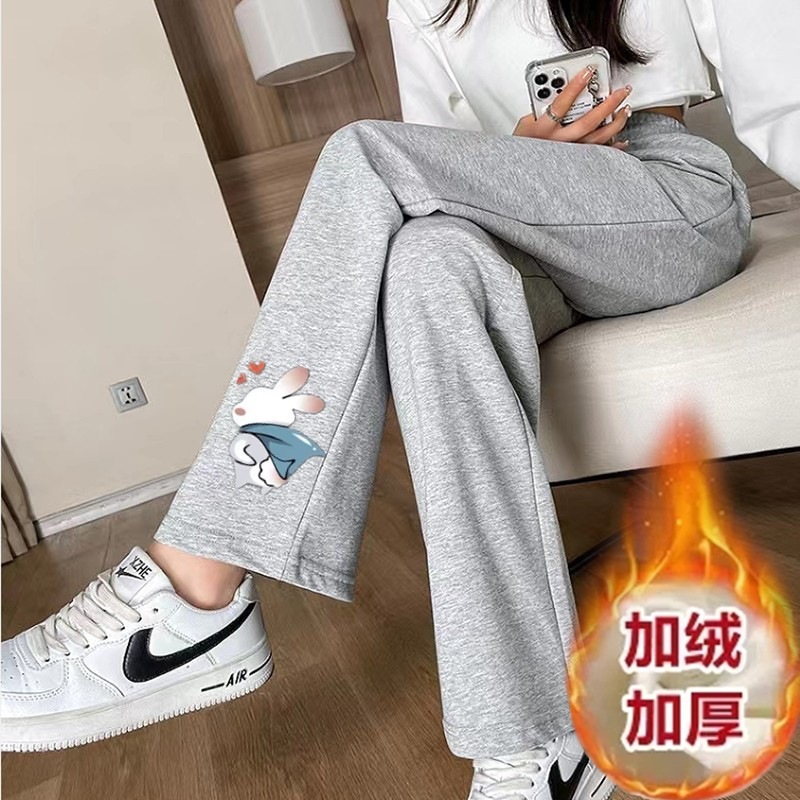 뒷면 토끼 스트레이트 그레이 팬츠와 벨벳