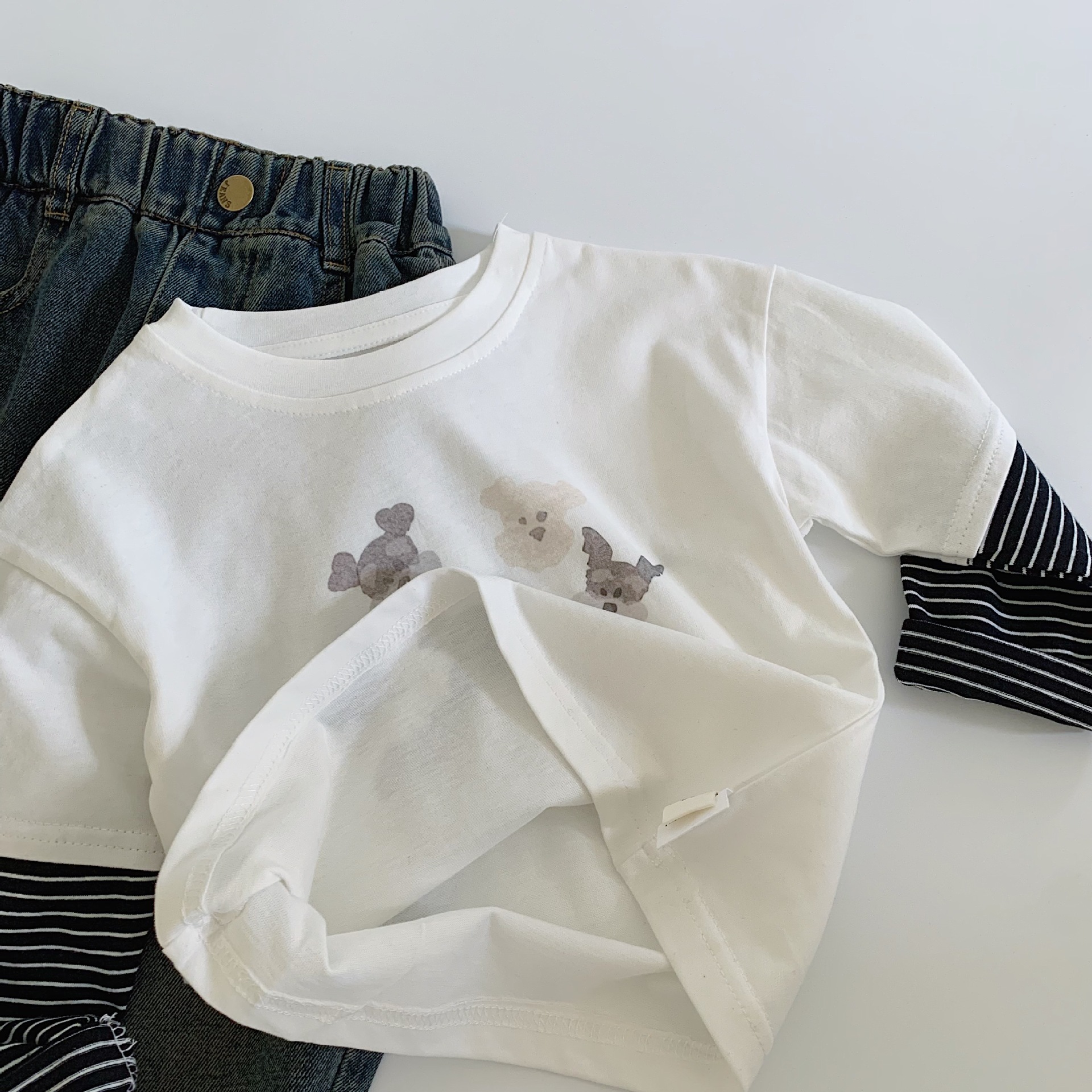 Camiseta infantil de Mai Bao2025 primavera nuevo estilo de niños y niñas de cuello redondo caricatura perrito falso dos piezas de camisa de base