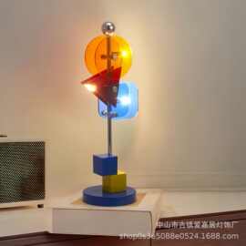 孟菲斯设计师台灯现代简约创意卧室床头灯北欧风书房装饰氛围台灯