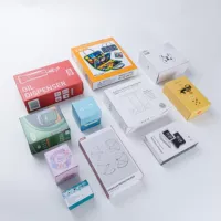 Небольшие цветные коробки по индивидуальному заказу, утолщенные гофрированные коробки, одиночные коробки из крафт-бумаги различной формы, белые картонные коробки, серые картонные коробки по индивидуальному заказу.