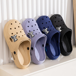 2025 New Summer Style Men's Clogs, Men's Internet Celebrity Nurse Shoes, Soft Soles, Lightweight Seaside Beach Shoes, Sandals for Men