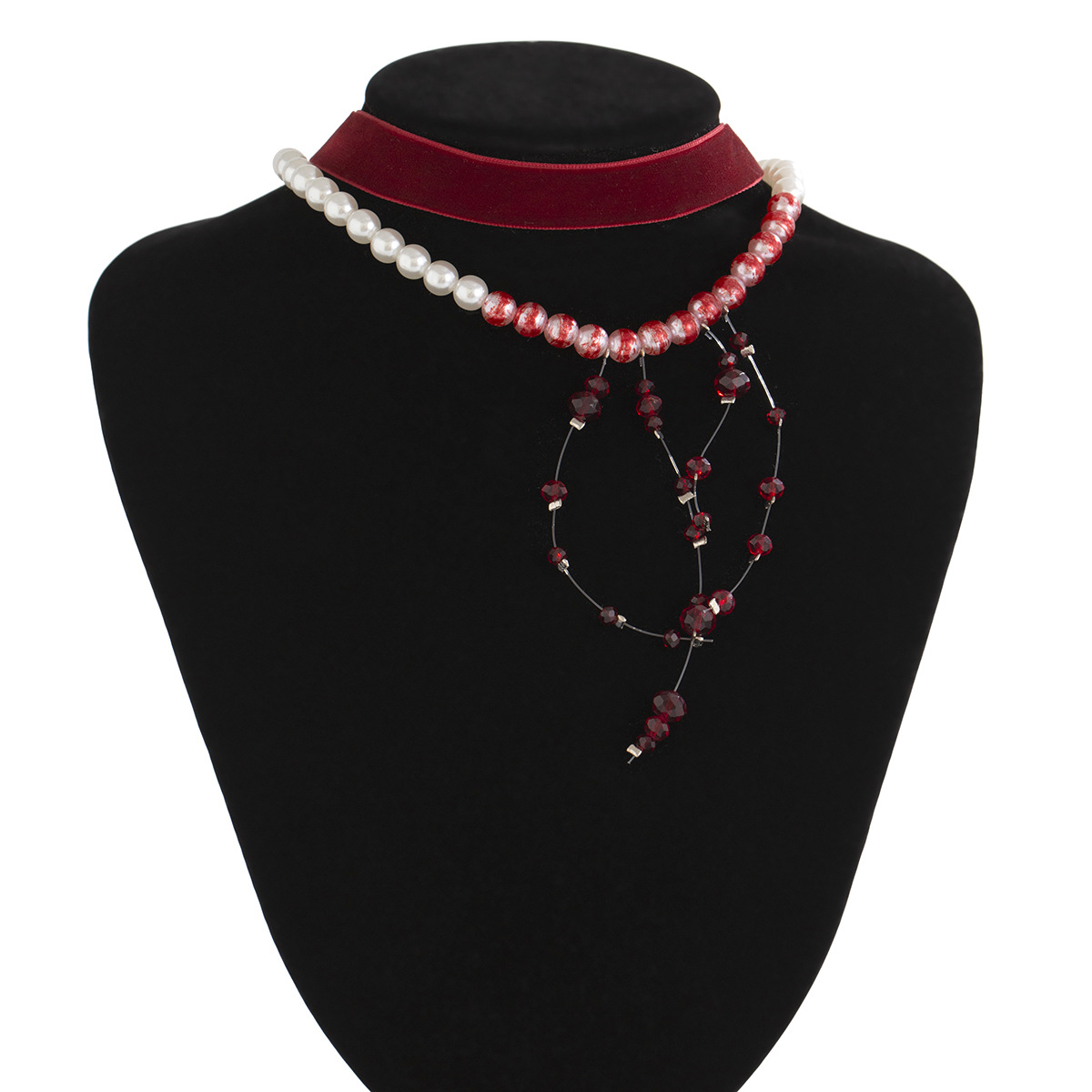 Collier ras de cou gothique en perles avec pendentif goutte_voghion.com