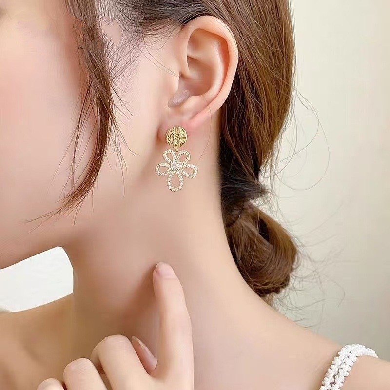 F8967 마이크로 임베디드 할로우 플라워 귀걸이