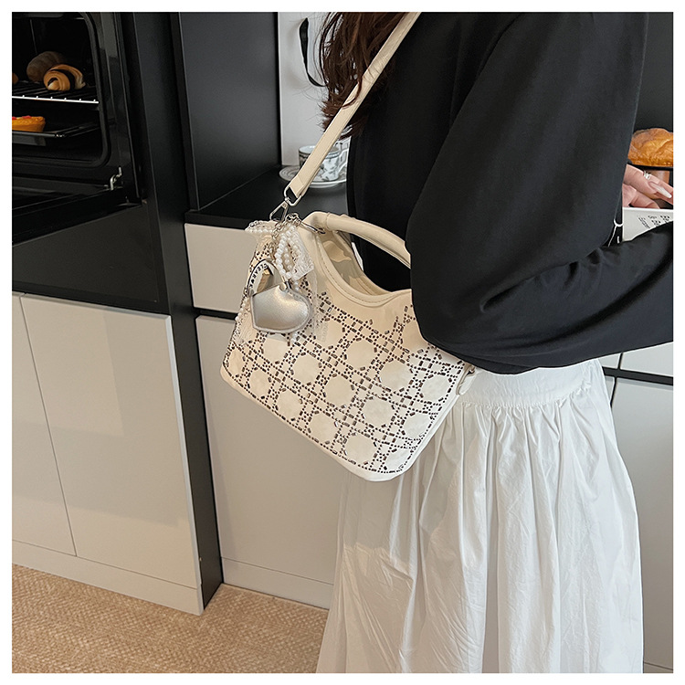 Summer fashion women's versatile hand-held niche crossbody design 2025 simple crossbody bucket bag, new Korean style for commuting undefined