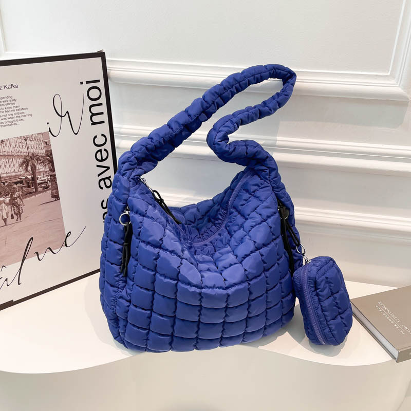 Venta al por mayor transfronteriza de bolsos de nubes plisadas nuevos bolsos maternos versión coreana de bolsos de plumón con algodón tote bolsos de hombro único de gran capacidad