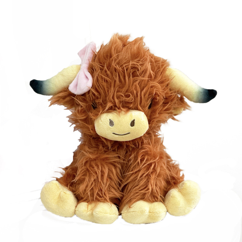 国境を越えた新型Highland Cowはスコットランド高地の牛が蝶結びのぬいぐるみをかぶっている|undefined