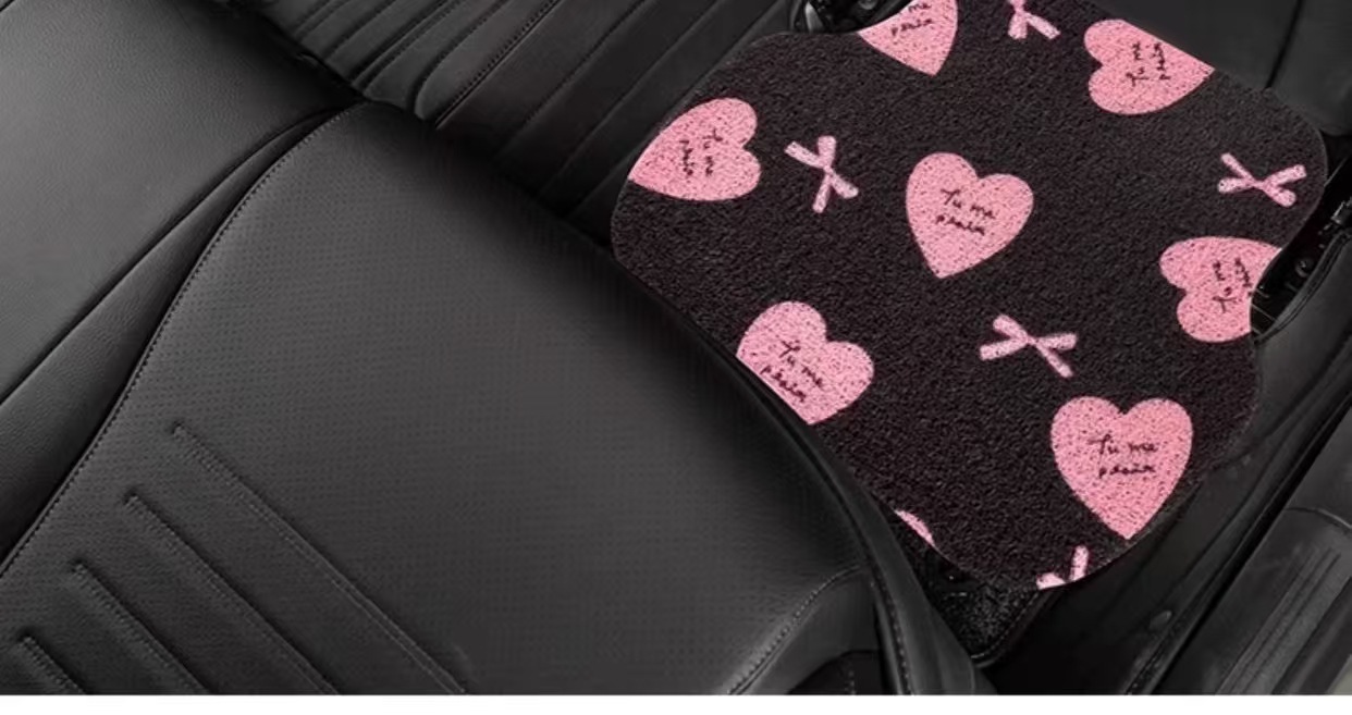 Car mat wire ring main driving cartoon anti-dirty anti-skid full set of all-car four-season universal foot mat wholesale