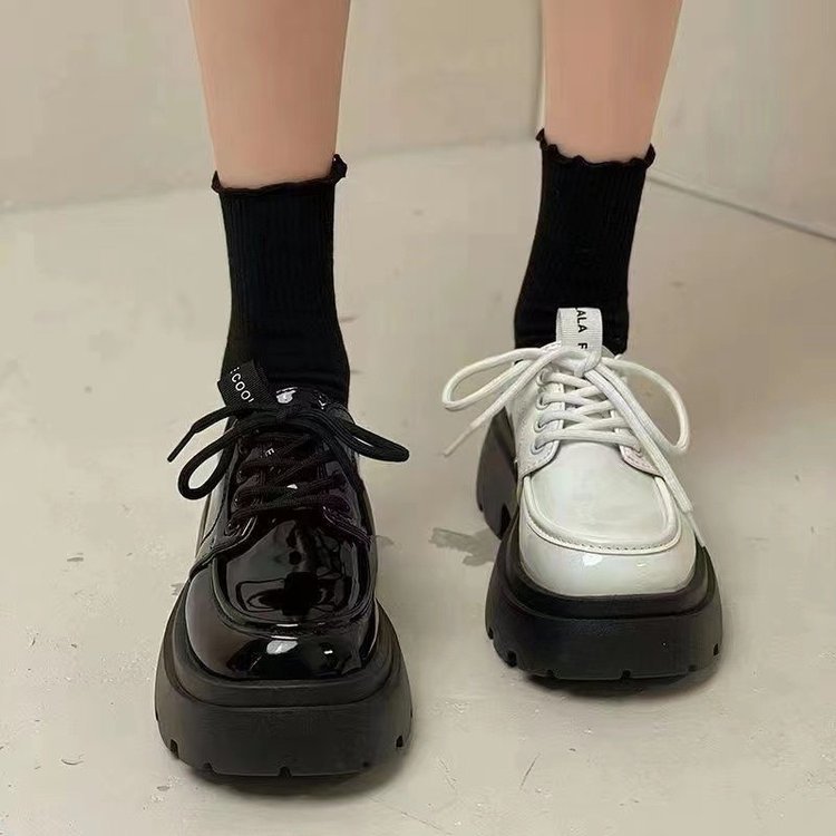 Zapatos de cuero pequeños mocasines de mujer 2024 primavera nueva plataforma de tacón grueso estilo británico blanco con cordones estudiante zapatos individuales del todo fósforo