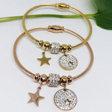 跨境欧美风圆牌五角星手链女士不锈钢镂空星星镶钻手镯百搭潮手饰