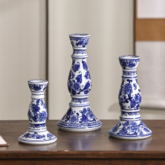 中国式の青い花の陶磁器の燭台の置物の客間のお茶のいくつかの玄関の軽い豪華な磁器の燭台の柔らかい装飾品の家庭の装飾品の飾り物