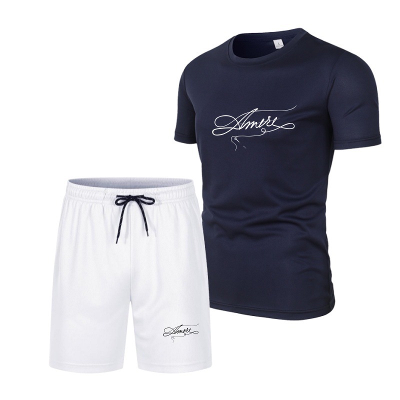 검은 옷과 흰 바지