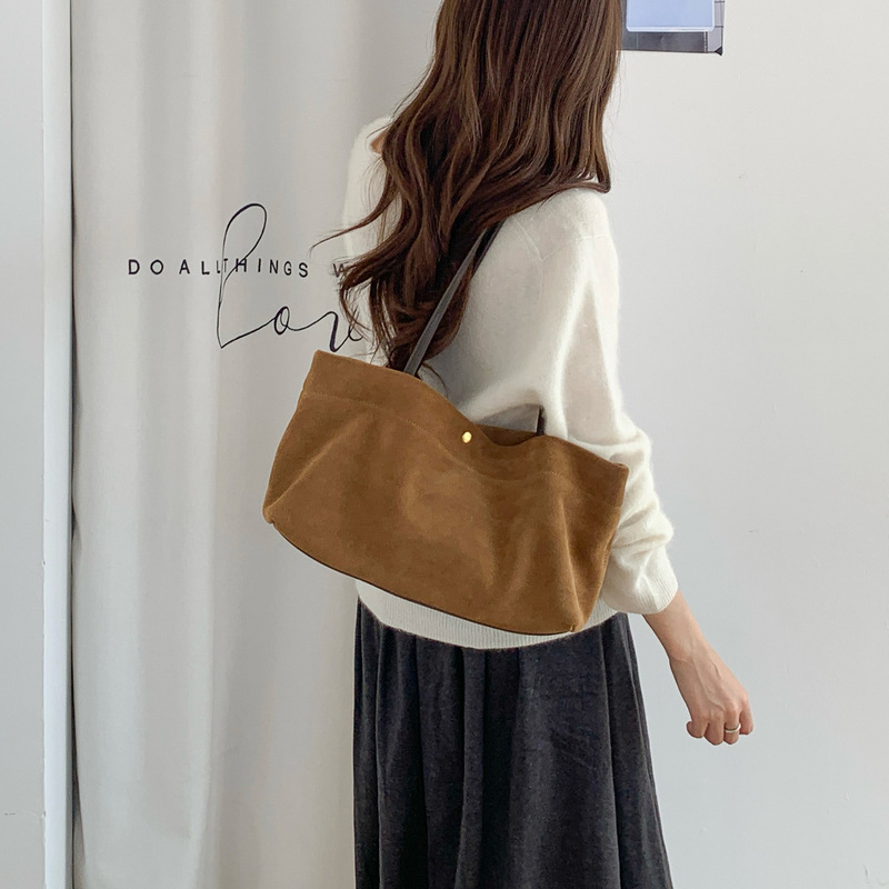 Women's Fall 2026 New Vintage Fashion Versatile Cowhide Shoulder Bag, High-End Large Capacity Tote Bag