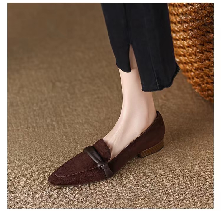 Spring new low-heeled Lok Fu shoes pointy thick with a pedal retro single shoes women_voghion.com