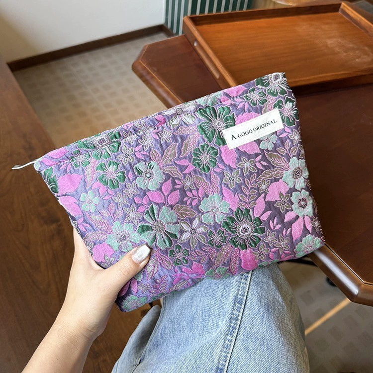 Capacious cosmetic bag, three‑dimensional travel organizer with zipper, stylish printed patterns