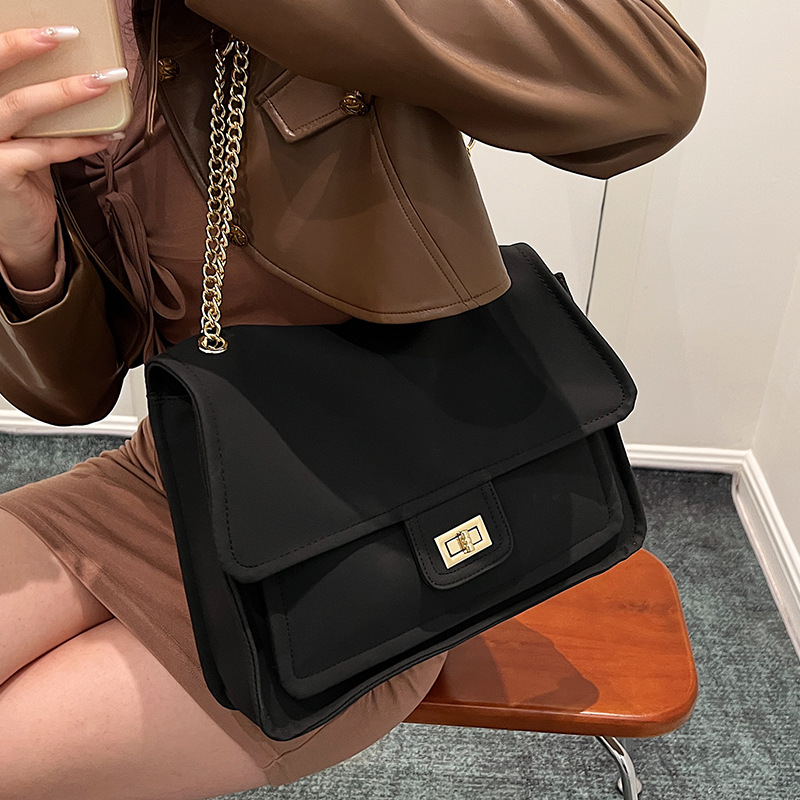 Large Capacity Bag For Women Autumn/Winter 2023 New Fashion Versatile Frosted Chain Crossbody Bag Commuter Tote Bag_voghion.com