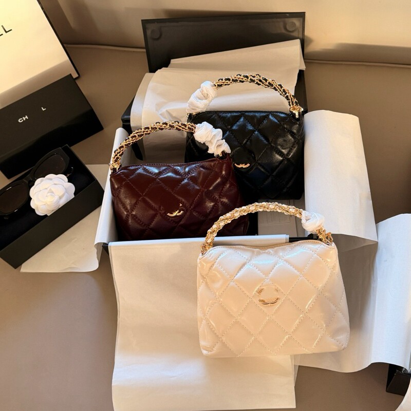 2026 Spring/Summer New Chanel 25B Oil Wax Leather Quilted Chain Crossbody Bag for Women