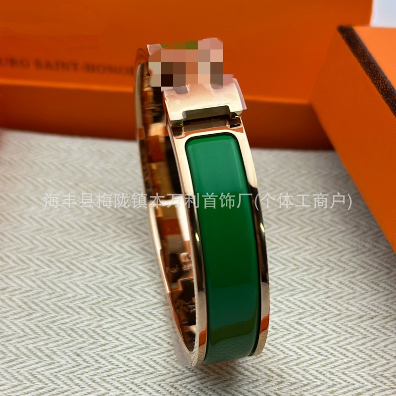 高版爱家V金H扣字母手镯珐琅彩猪鼻子时尚百搭黑武士手环厂家批发|undefined