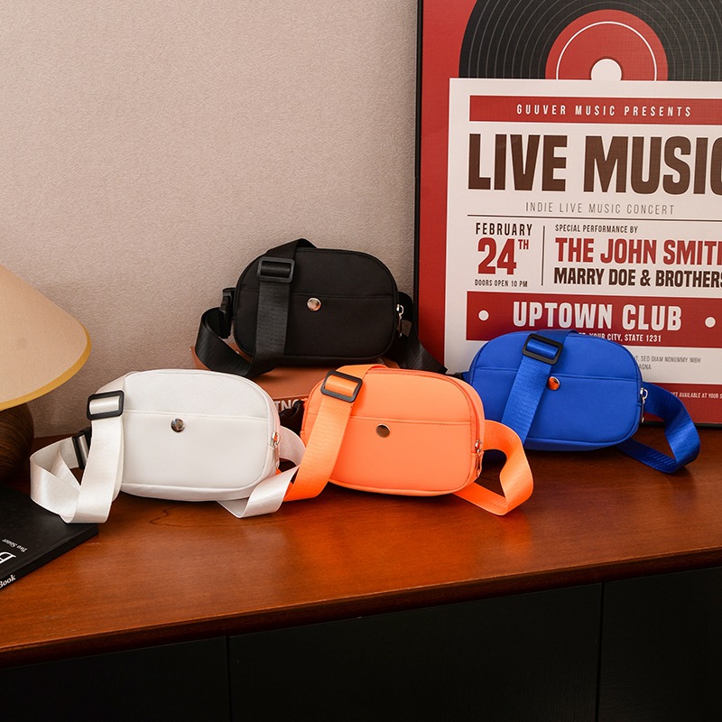 Bolsa de pecho simple de color sólido para niños y niñas, mini bolso deportivo casual para bebés 2025, nuevo bolso de cintura para niños de comercio exterior