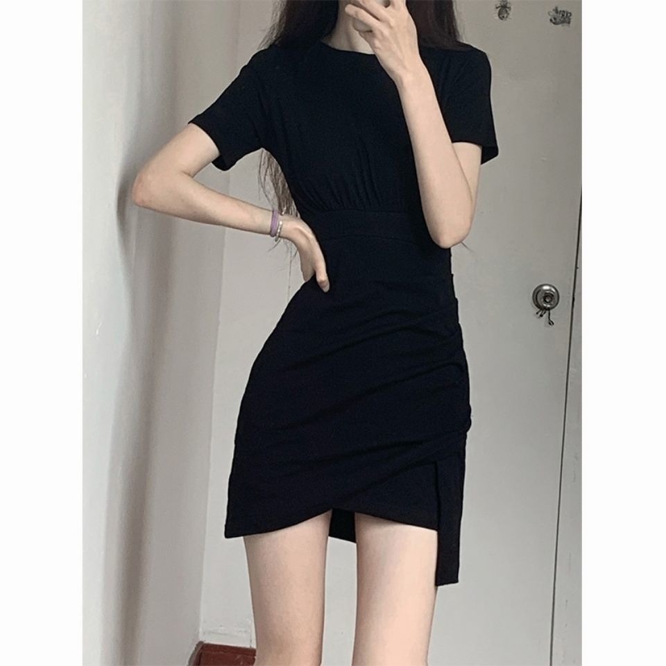小个子赫本风高级感黑色连衣裙女夏季新款收腰显瘦包臀短裙小黑裙