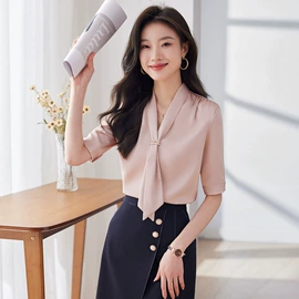 女式衬衫;毛衣;半身裙