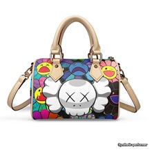 ����վ���u֥���kaws��ʿ�D������б��Ů�����^���μ���� ��