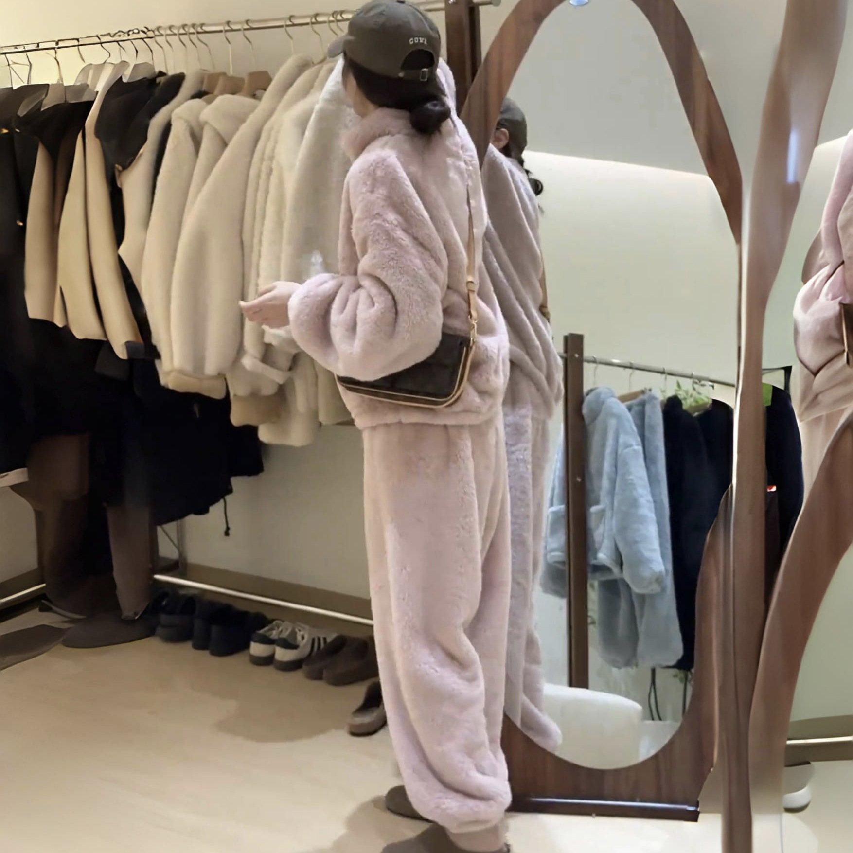 秋冬の韓系は暖かくて、暖かい部屋の服のコートを厚くして、ゆったりした部屋の服のパジャマを着ています。