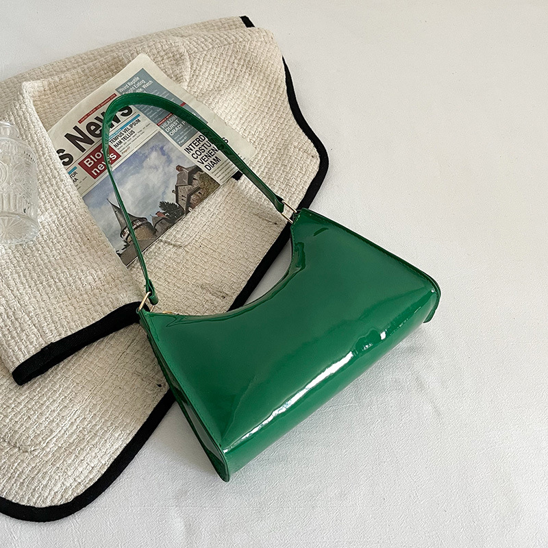 Bolsos sencillos de principios de primavera para mujer, nuevos bolsos cuadrados pequeños de moda de color caramelo, bolsos de un solo hombro y axilas, bolsos pequeños sencillos de otoño e invierno