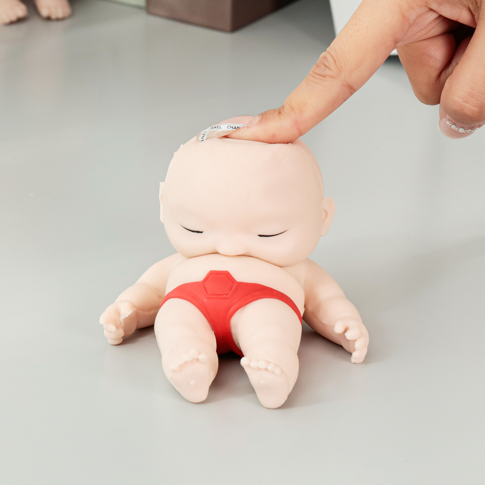 Descompresión de ventilación de simulación transfronteriza Linda muñeca villano truco descompresión muñeca arena rebote lento pellizco música al por mayor