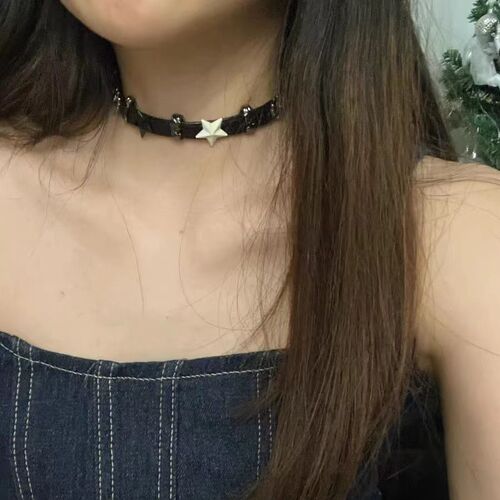 Dark style hot girl sweet and cool five-pointed star spliced ​​black leather collar Y2k subculture high-end personalized clavicle chain
