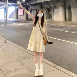 法式无袖挂脖连衣裙女夏季2025新款显瘦小个子海边度假木耳边短裙