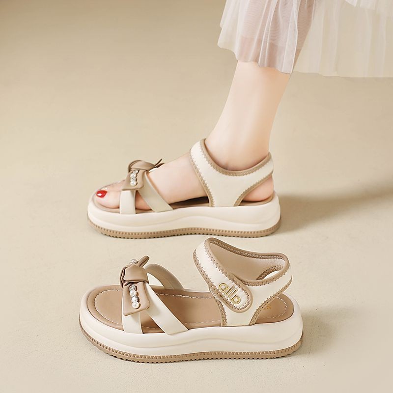 Temperamento de red de fondo grueso de moda para sandalias de exterior para mujeres verano de 2026 nuevo estilo coreano de playa ligera sandalias romanas