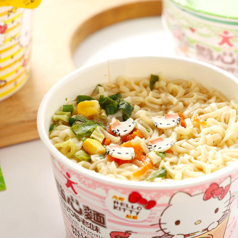 DOLL公仔ケイティ和風豚骨醤油海老味菓子麺インスタントカップ麺プレゼントシール