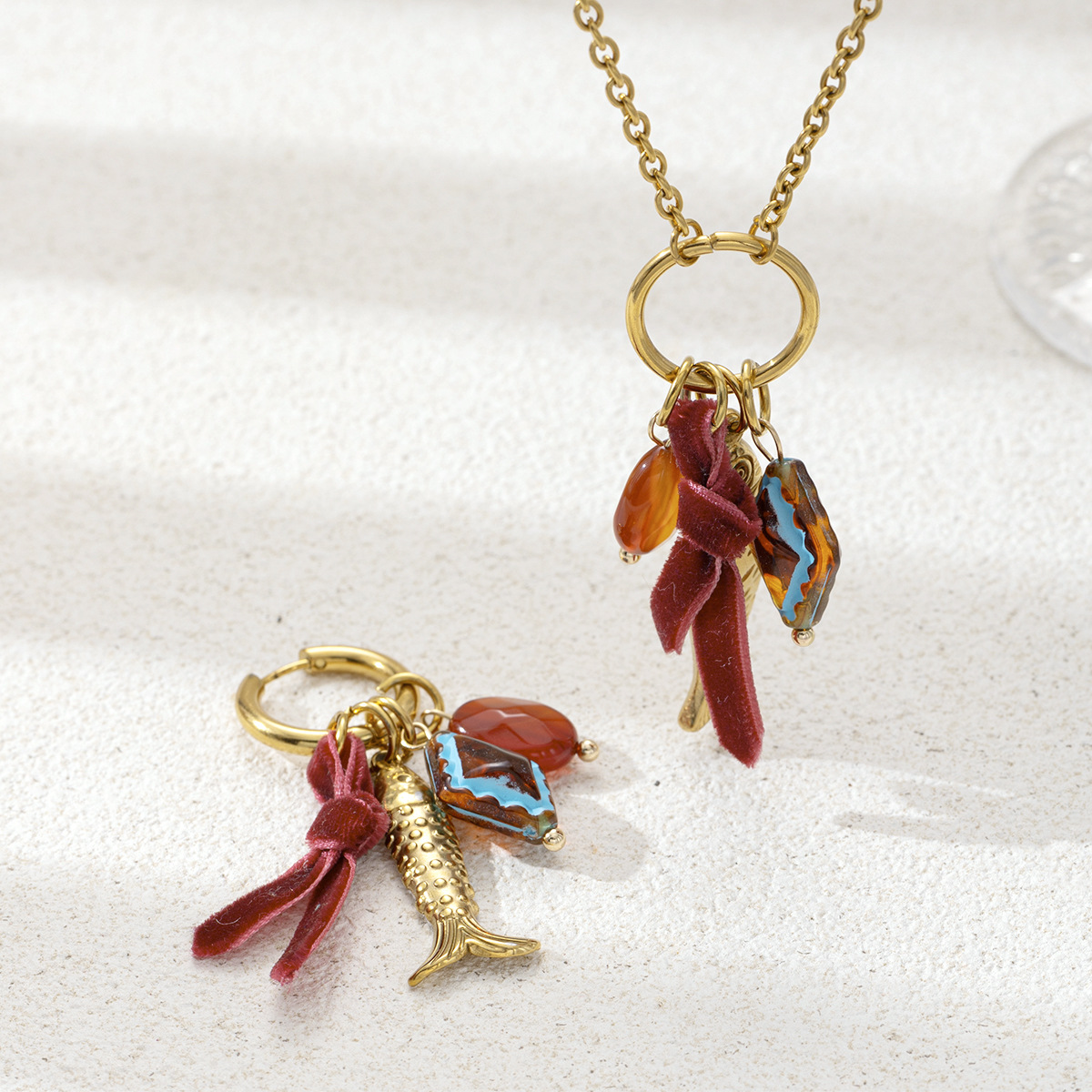 Collar de acero inoxidable de lujo ligero y nicho de peces de moda de peces de mar profundo colgante de clavícula joyería de venta caliente transfronteriza
