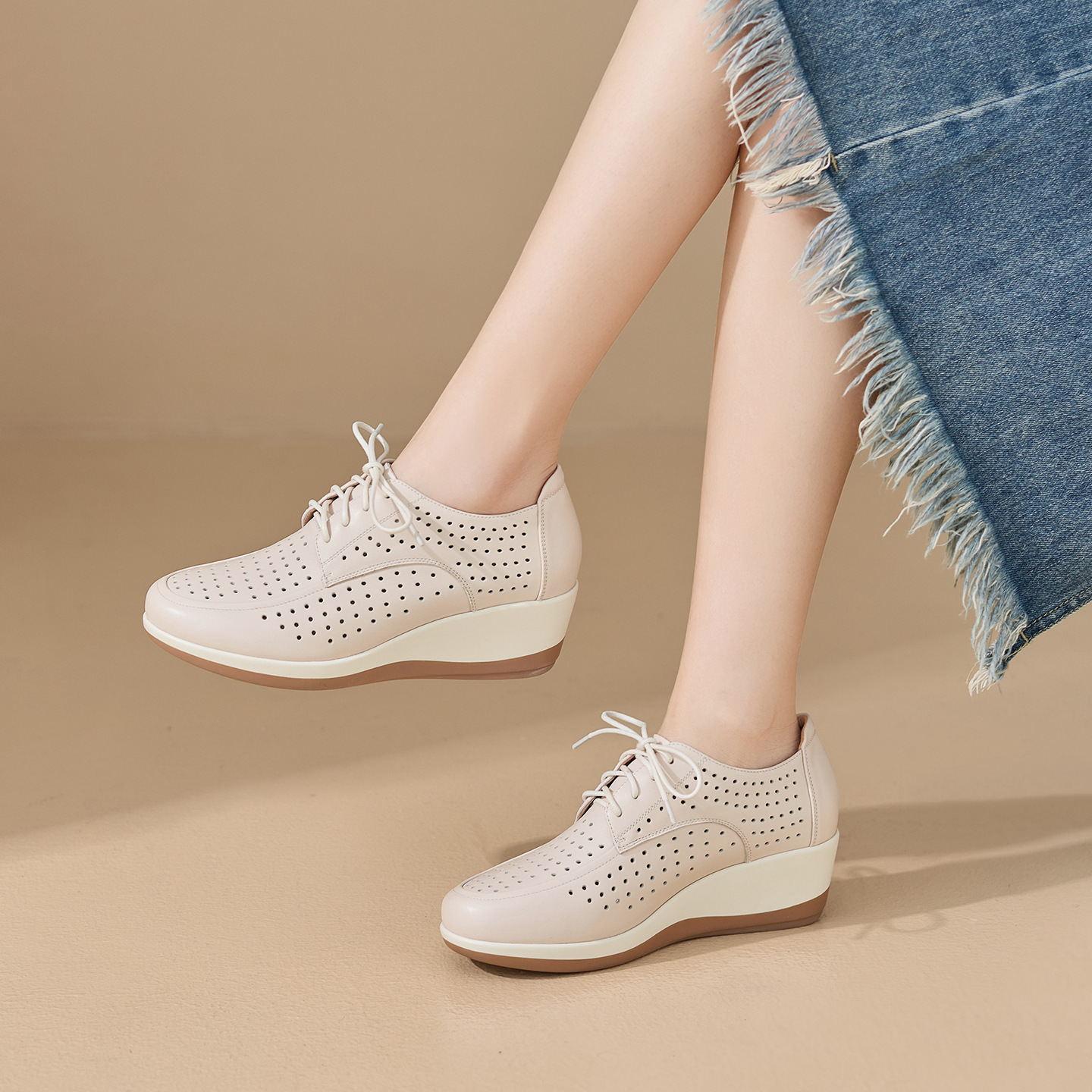 Giày da bò đục lỗ nữ đế xuồng platform gót 5 cm — màu trắng ngà