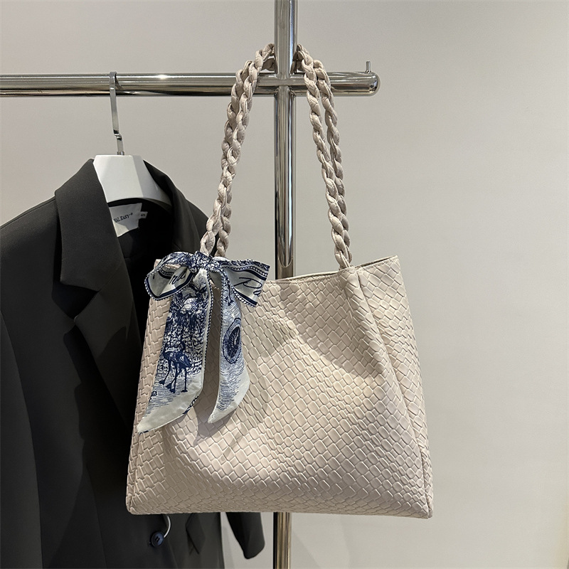 Bolsos de alta capacidad de mujeres rojas de alta calidad, mochila de textura de moda, bolsas de viaje populares, primavera y verano 2025.